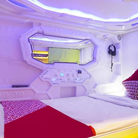 Super Oyo 91328 Fiducia Capsule Hotel Dżakarta Zewnętrze zdjęcie