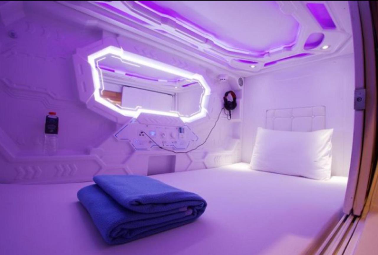 Super Oyo 91328 Fiducia Capsule Hotel Dżakarta Zewnętrze zdjęcie