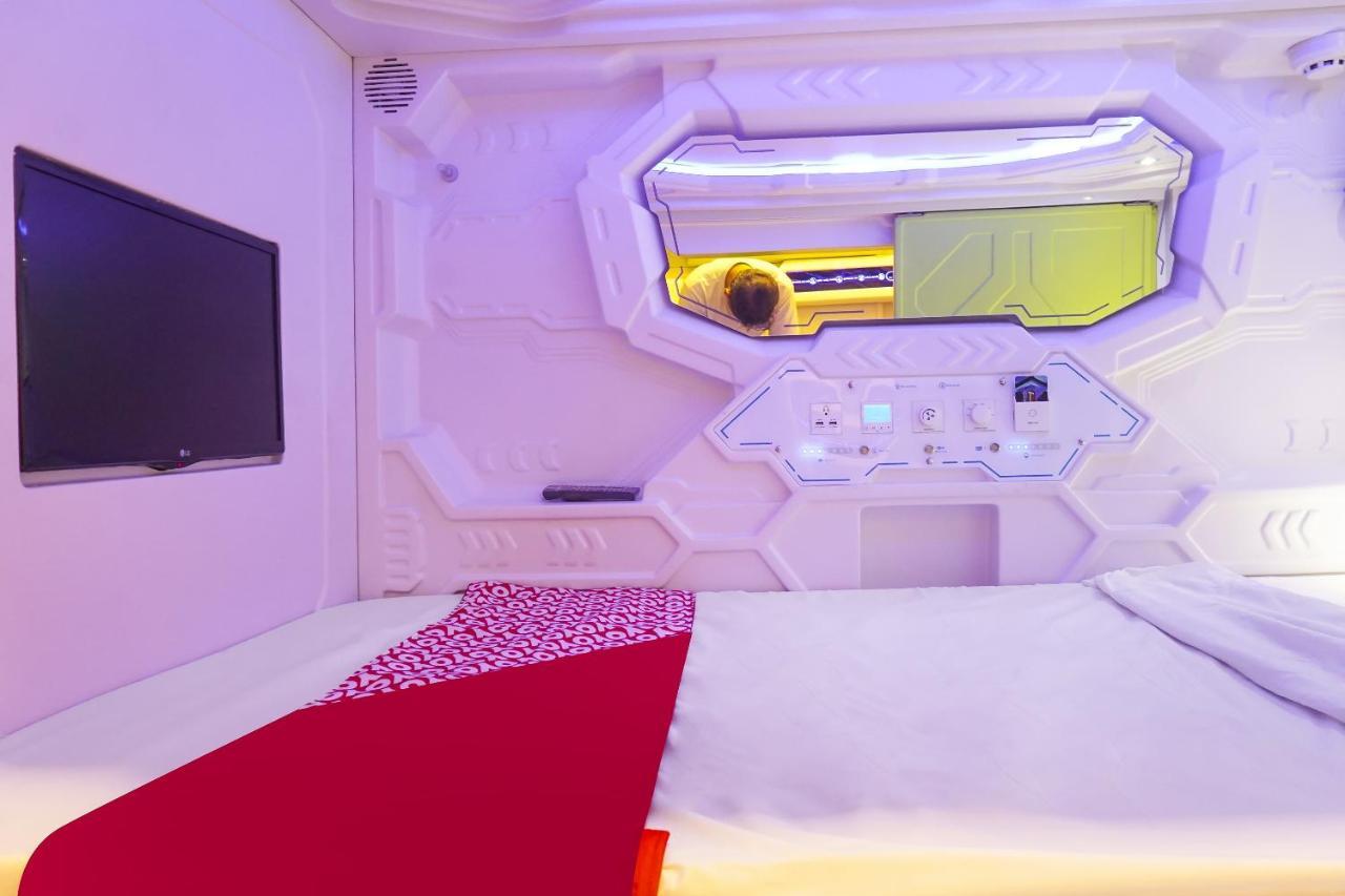 Super Oyo 91328 Fiducia Capsule Hotel Dżakarta Zewnętrze zdjęcie