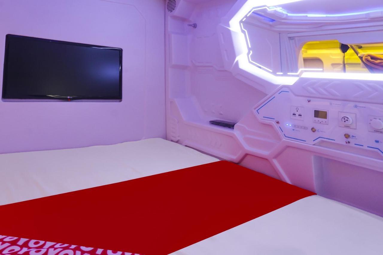 Super Oyo 91328 Fiducia Capsule Hotel Dżakarta Zewnętrze zdjęcie